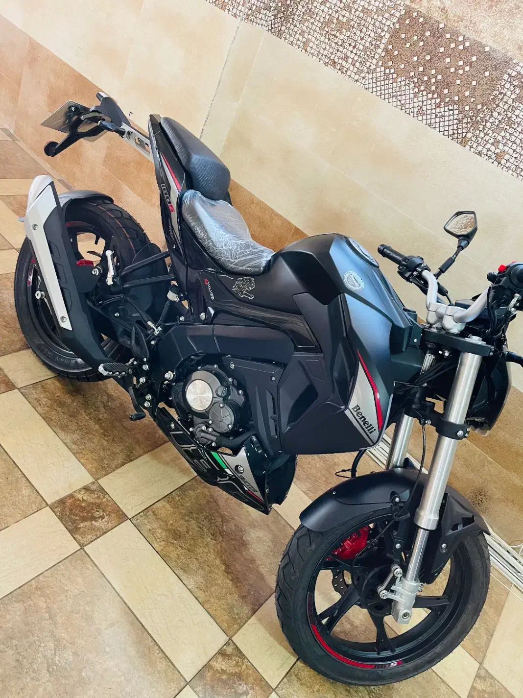 بنلی اس|موتورسیکلت|تبریز, |دیوار