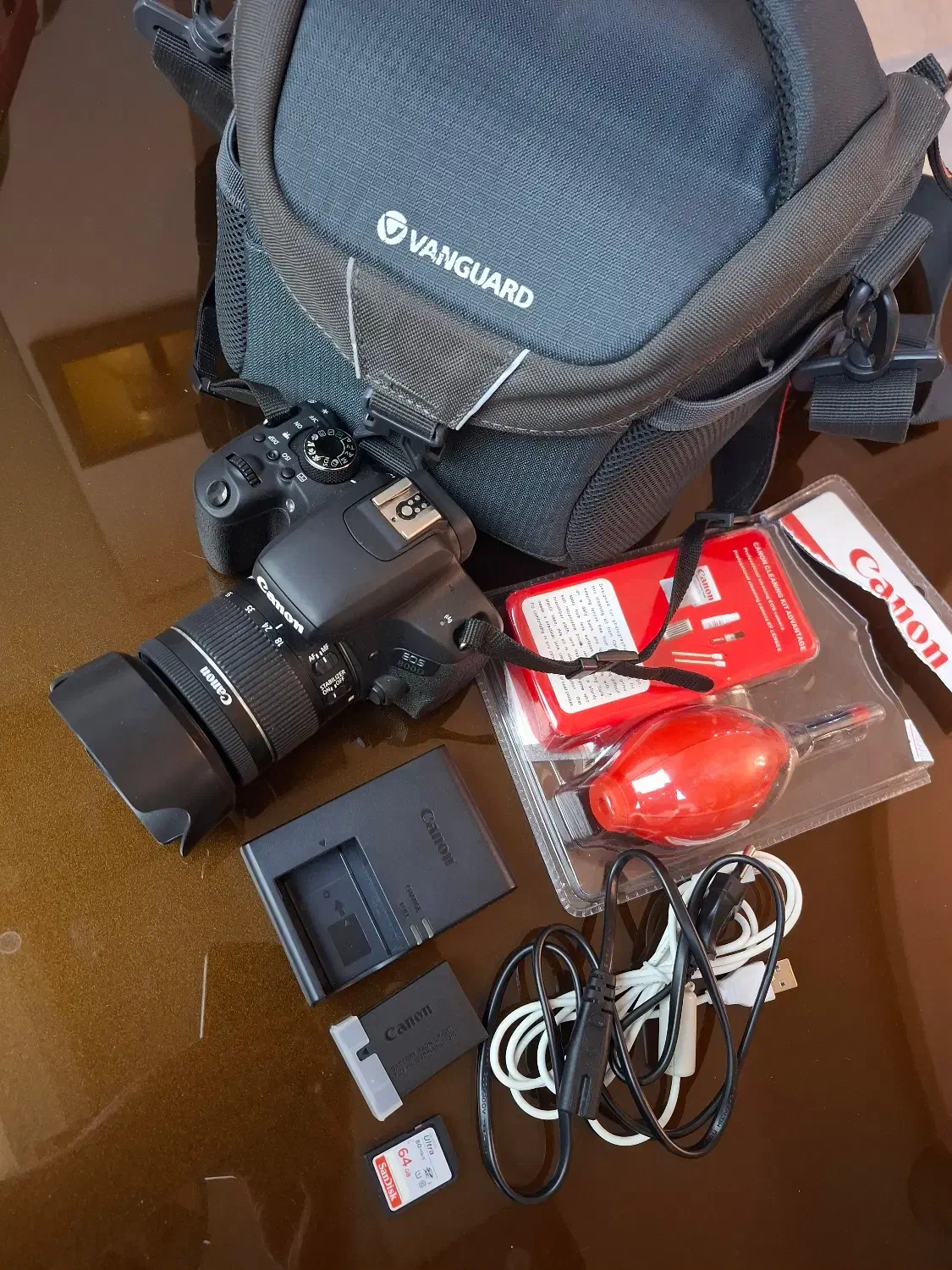 Canon 800D / فقط ۳۰۰۰ شات / همراه کیف و لوازم کامل|دوربین عکاسی و فیلم‌برداری|اصفهان, تیران|دیوار