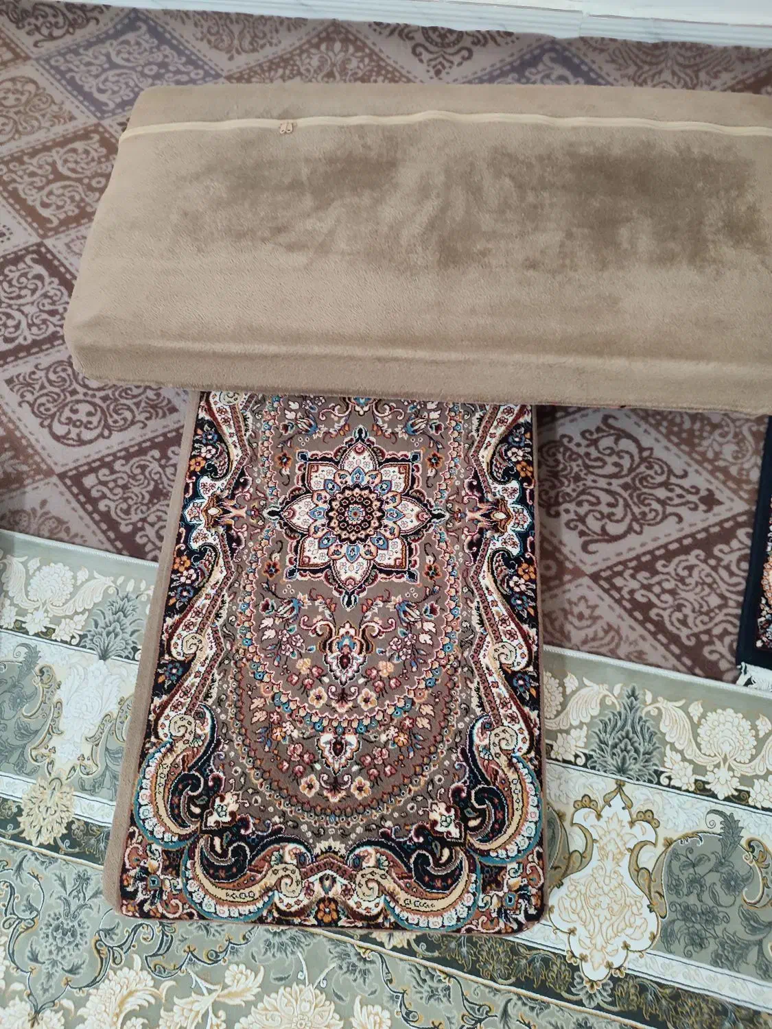 یک جفت پشتی زیپ دار سالم|پشتی|ماهدشت, |دیوار