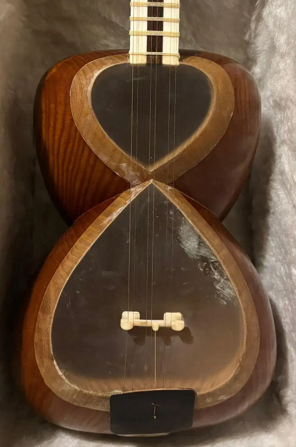 تار یوسف|سازهای سنتی|تهران, میدان ولیعصر|دیوار