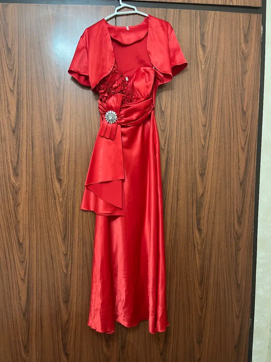 لباس مجلسی و کفش و صندل مجلسی|لباس|صدرا-فارس, فاز ۱|دیوار