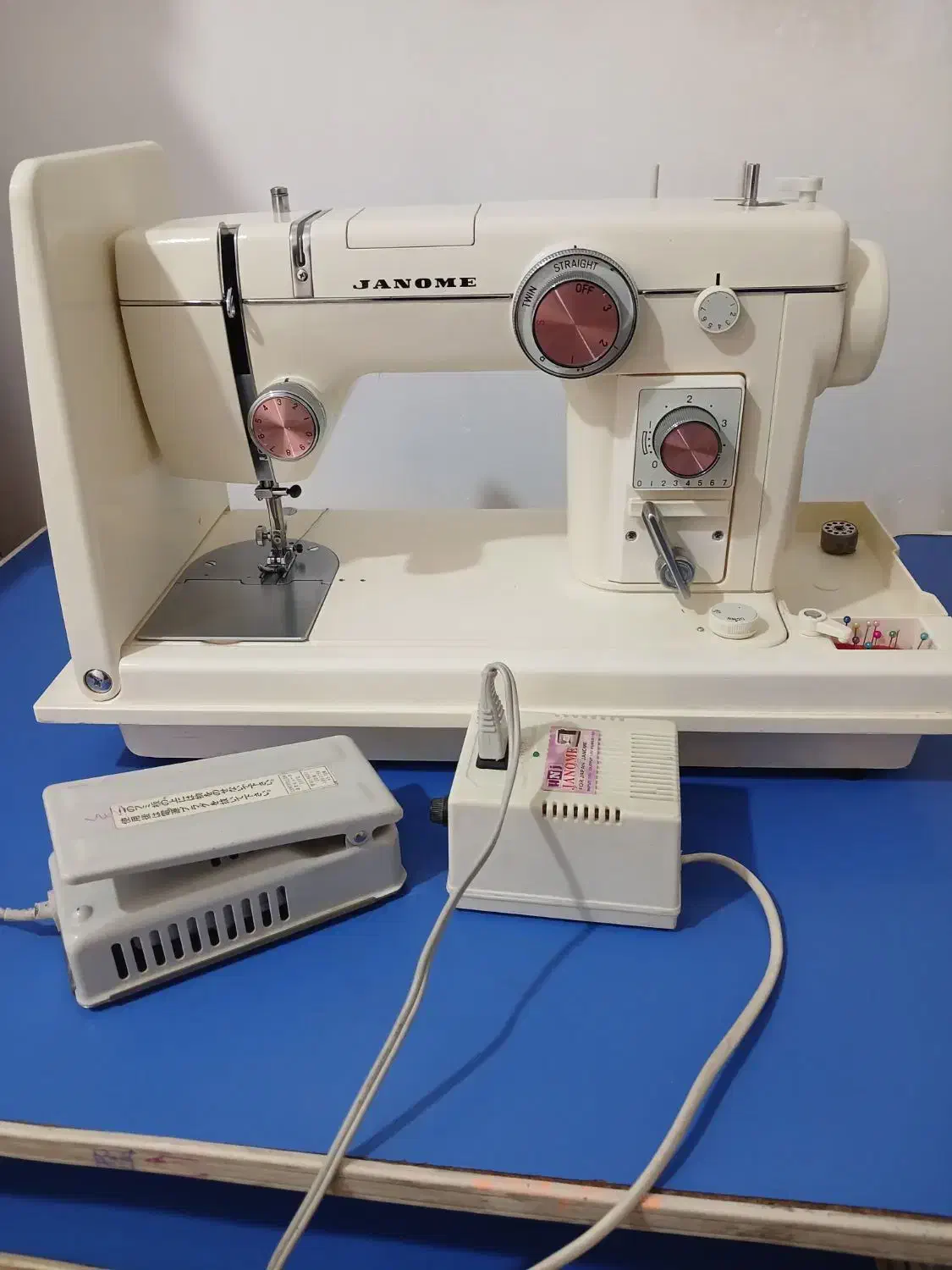 چرخ خیاطی ژانومه 802|چرخ خیاطی و ریسندگی|دوگنبدان, |دیوار