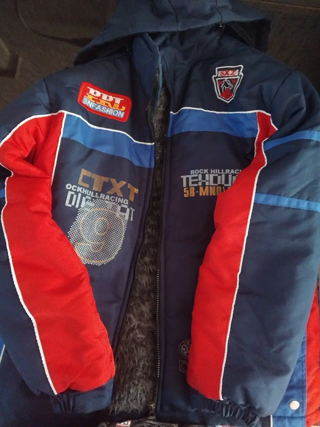 کاپشن|لباس|شیراز, جانبازان|دیوار