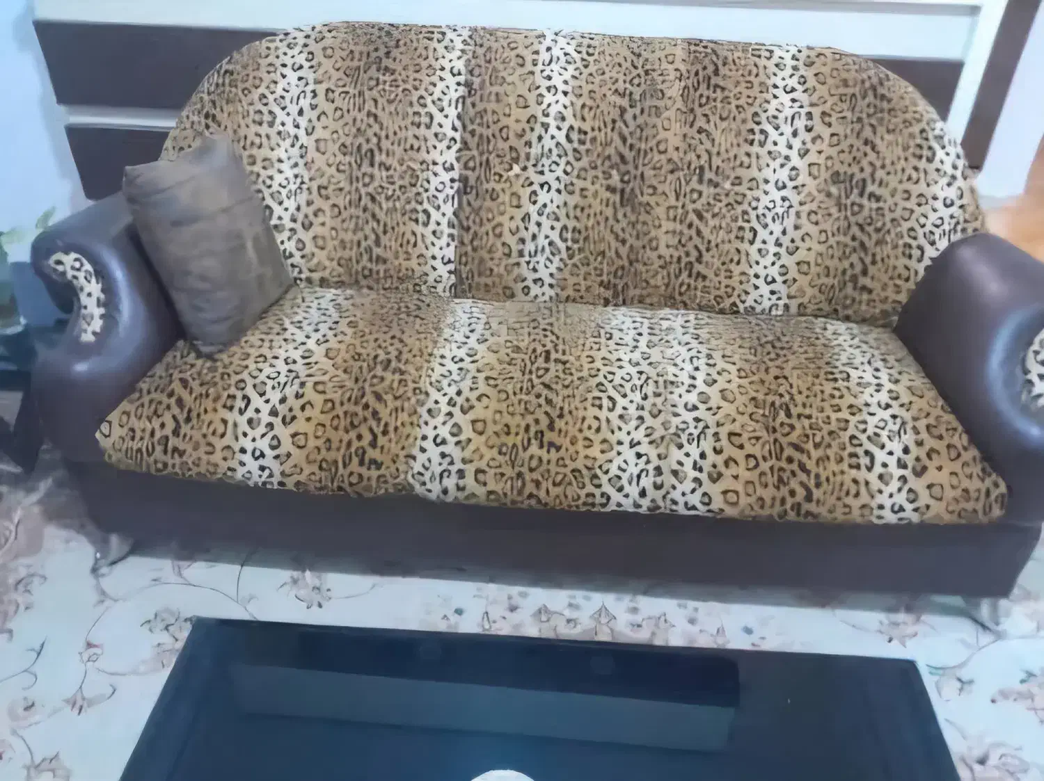 مبل ۷ نفره و میز وسط|مبلمان خانگی و میز عسلی|قائم‌شهر, |دیوار