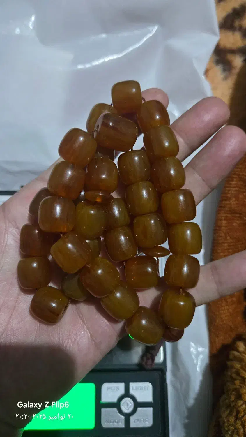 تسبیح بو دار کهنه ۳۳عددی|کلکسیون اشیاء عتیقه|میاندوآب, |دیوار