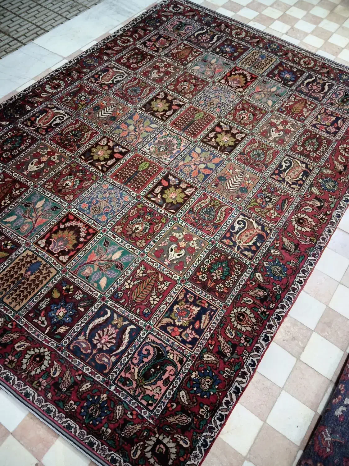 فرش دستبافت بختیاری.|فرش|جرقویه, |دیوار