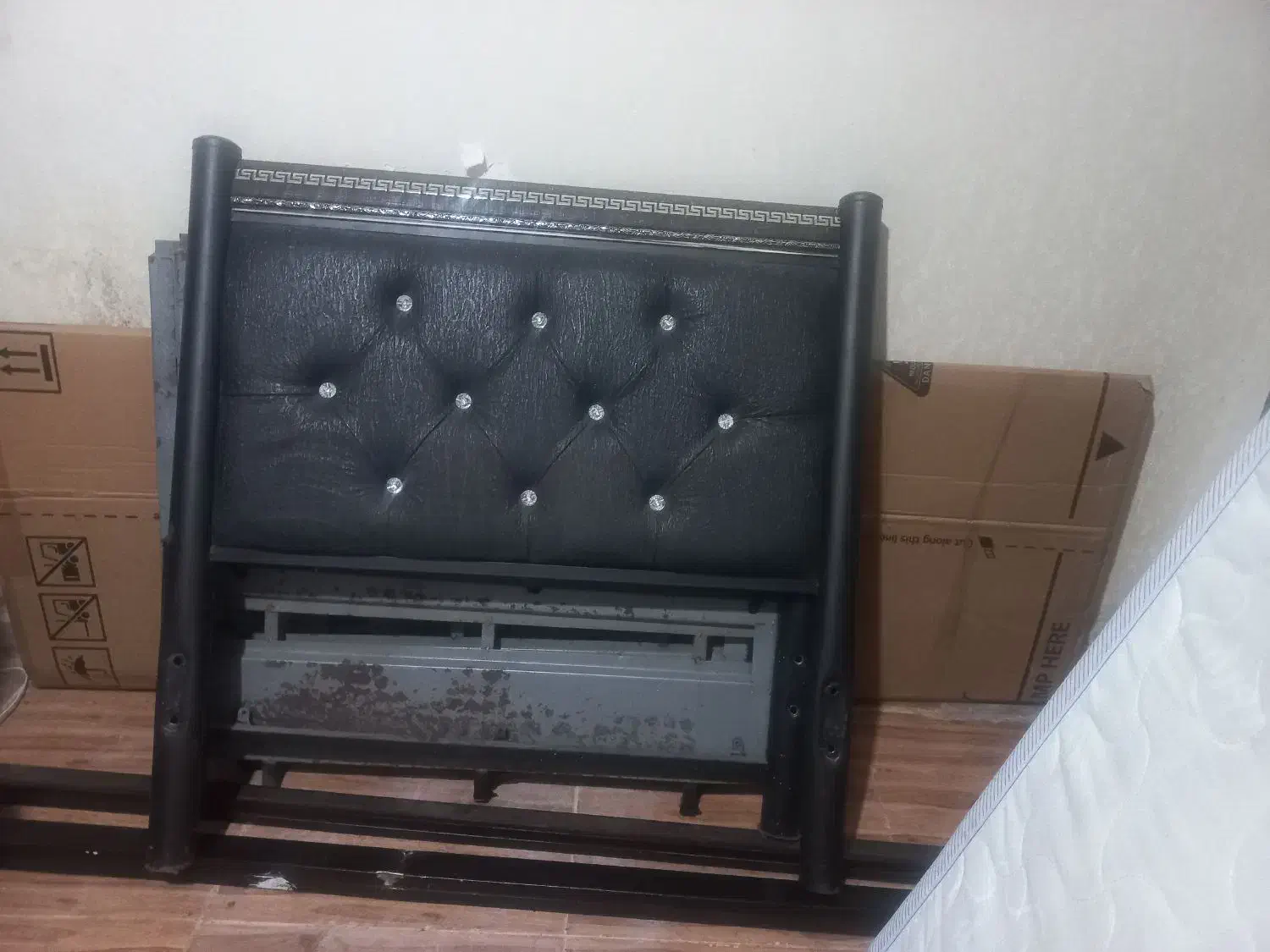 تخت یک نفره|تخت و سرویس خواب|رشت, کوی فکوری|دیوار