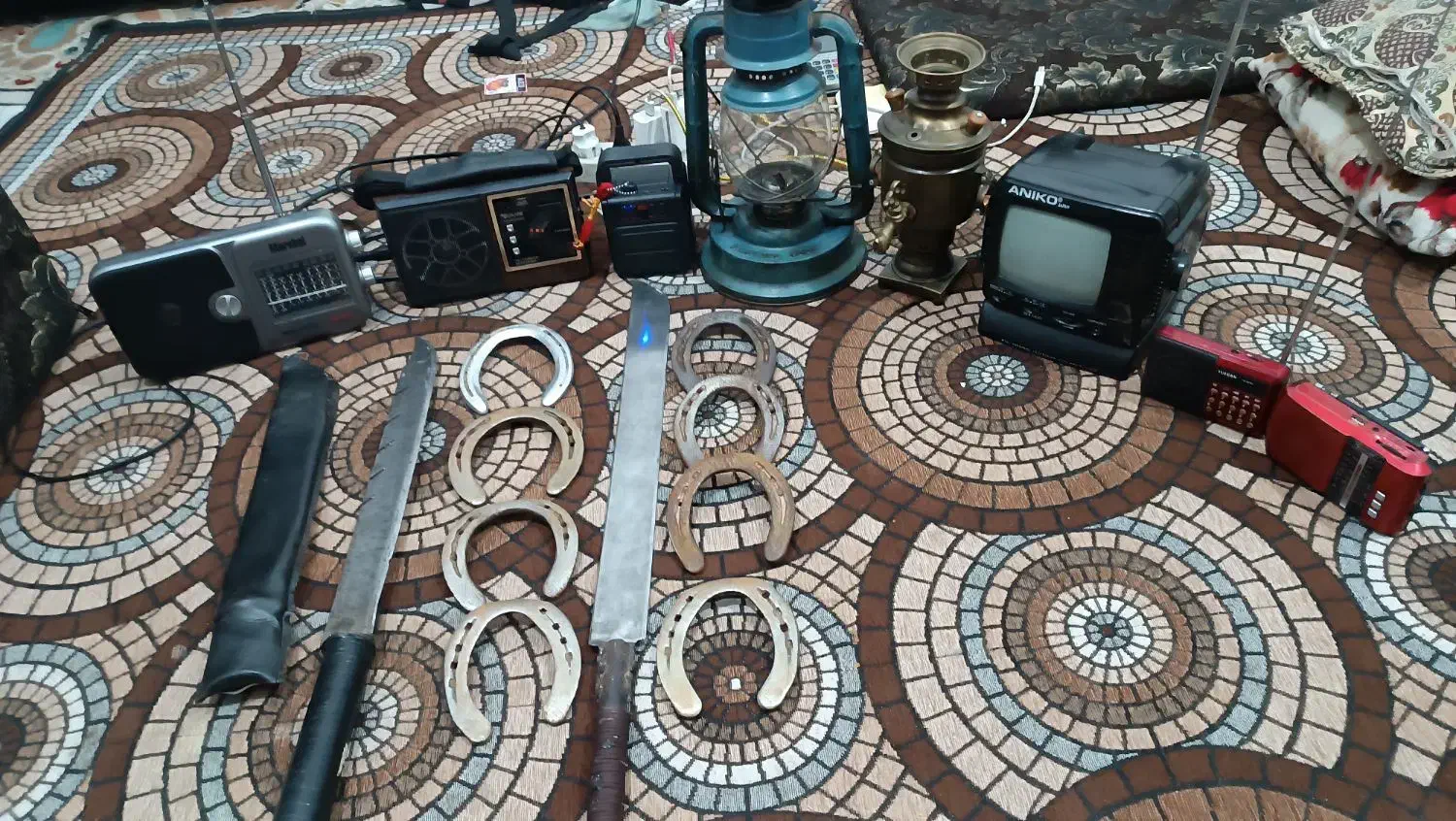 رادیو ، فانوس ، سماور، نعل ،TV|کلکسیون اشیاء عتیقه|شوشتر, |دیوار