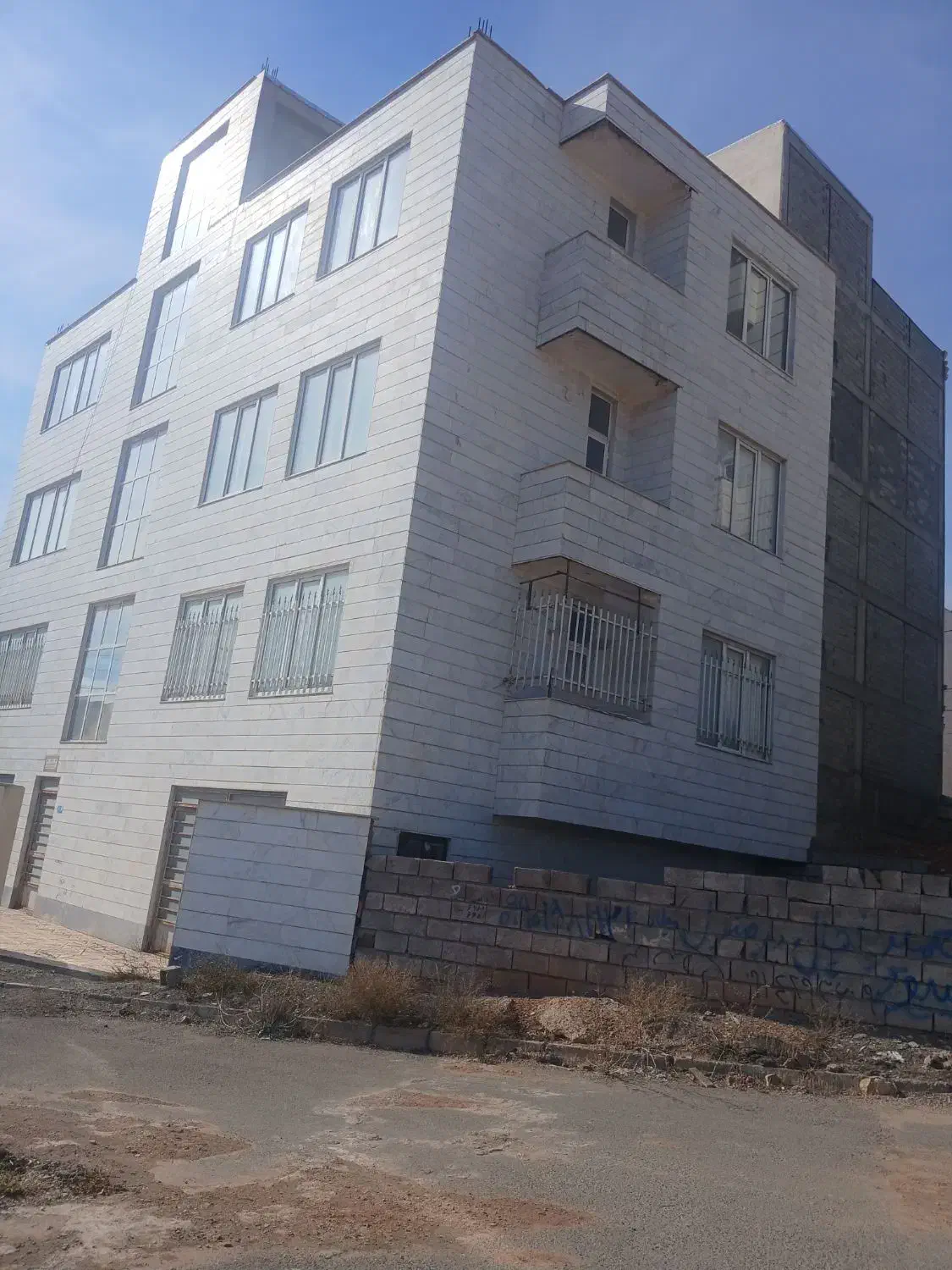 ۱۰۷ متر ۳ خوابه مسکن مهر ۲ ومین تبقه|فروش آپارتمان|نمین, |دیوار