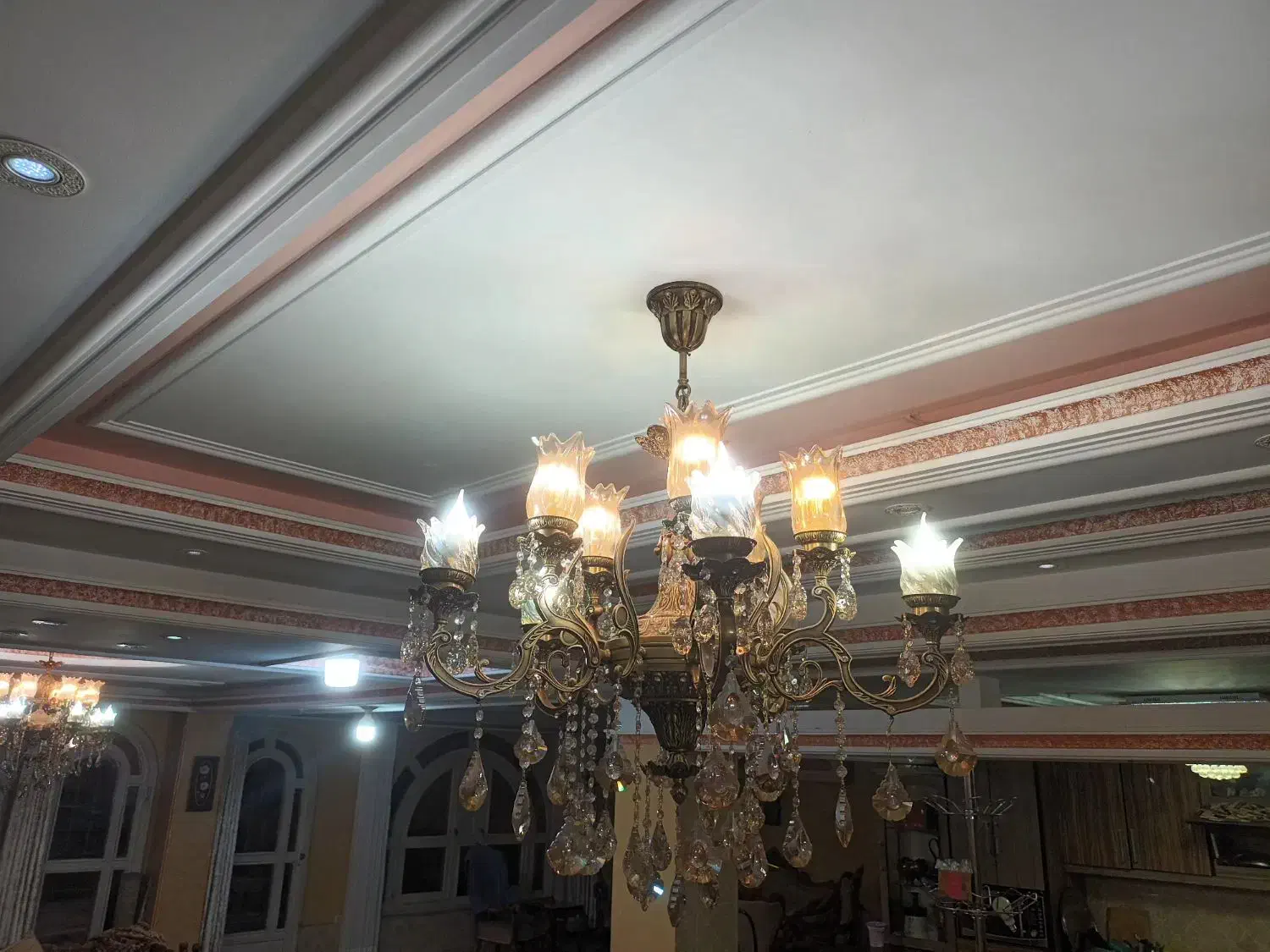 لوستر|لوستر و چراغ آویز|کرج, ساسانی (قلمستان)|دیوار