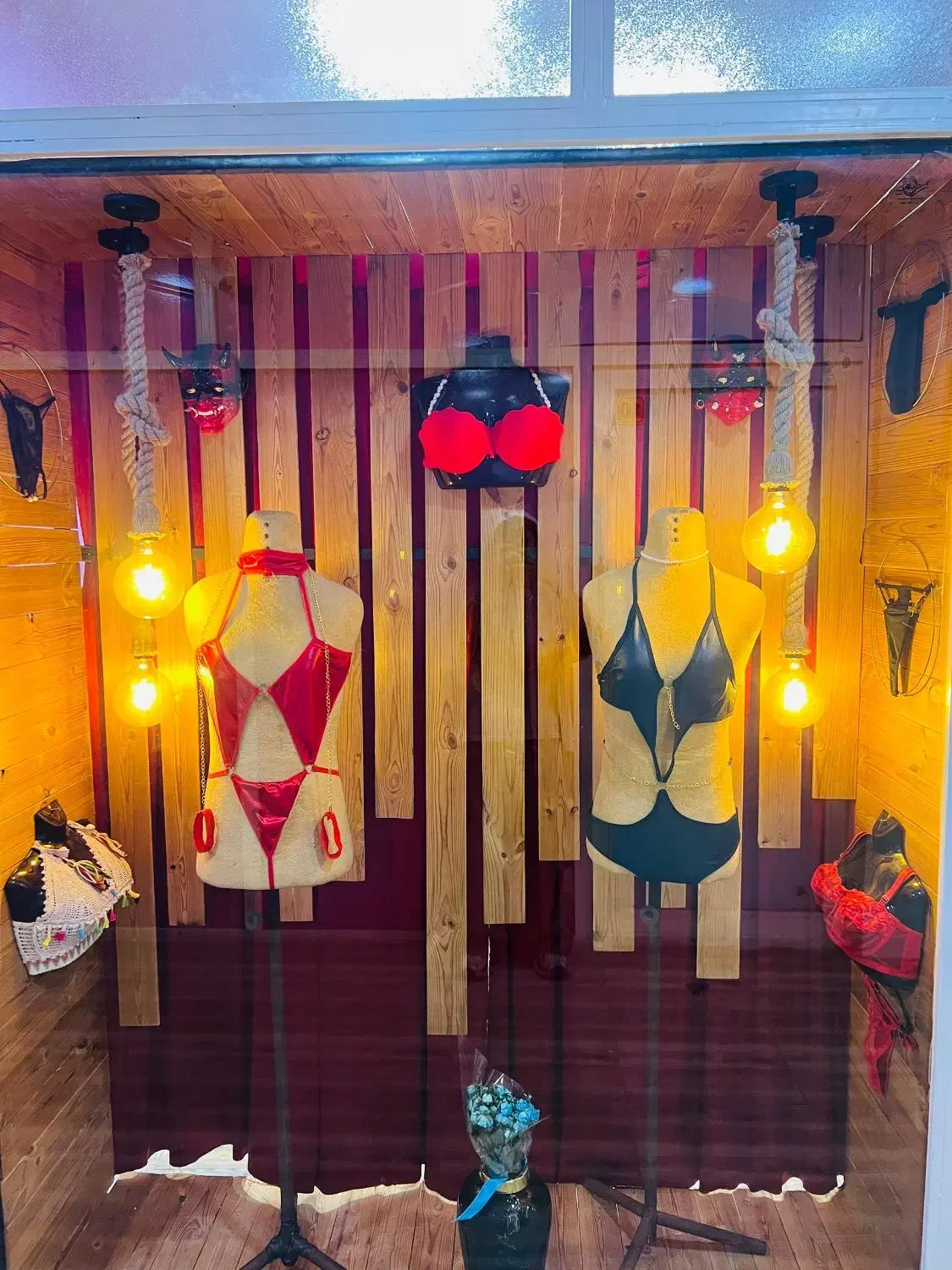 واگذاری مغازه کامل با پول پیش و کولر دو تیکه|لباس|بندر امام خمینی, |دیوار