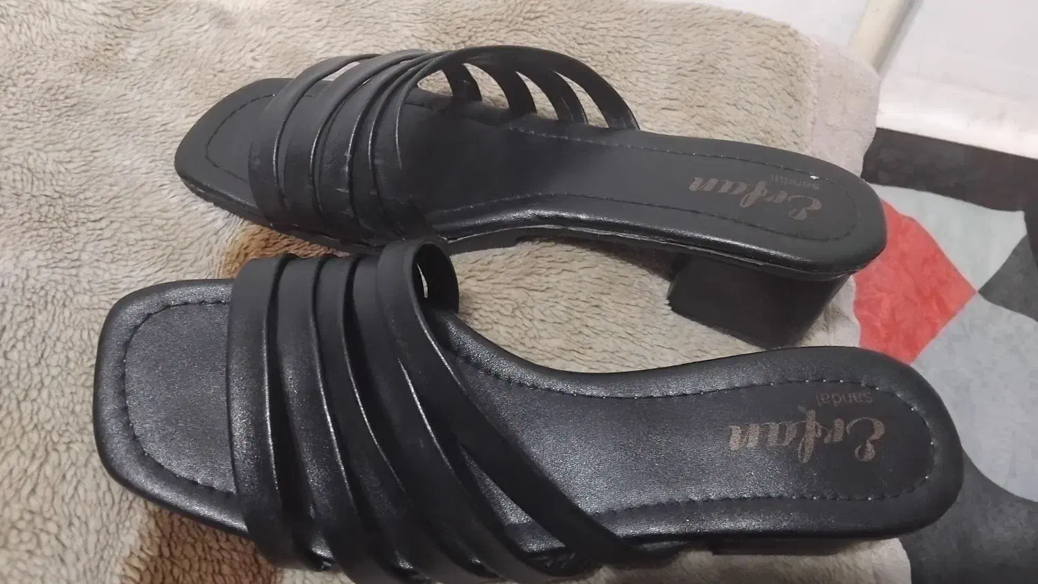 فروشی|کیف، کفش، کمربند|اصفهان, سرشبادران|دیوار