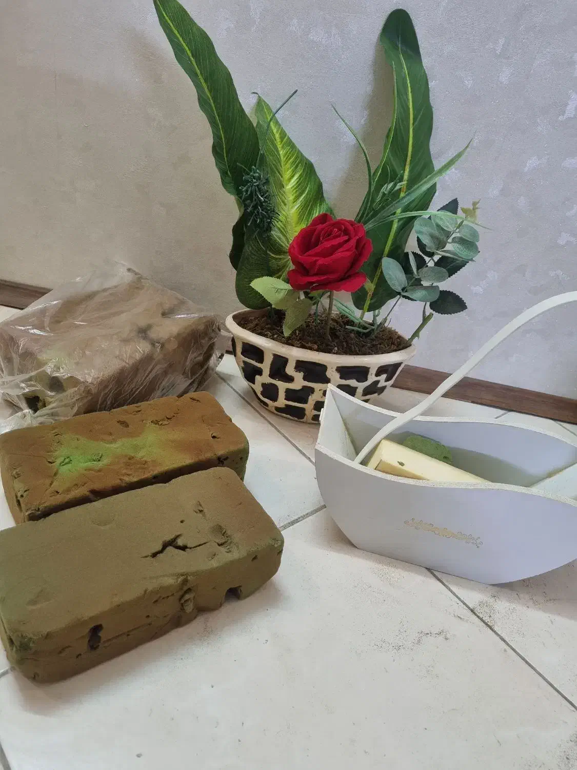 چند مدل گلدان گل و اسفنج|گل مصنوعی|مشهد, هنرور|دیوار