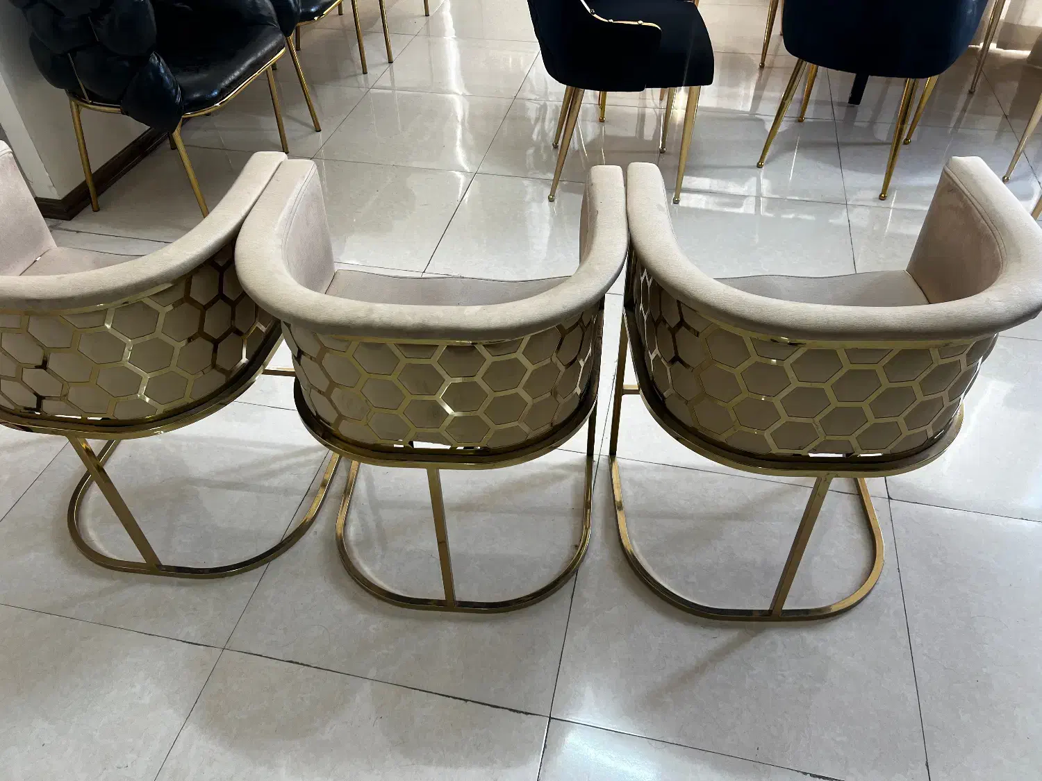 میز ناخن|آرایشگاه و سالنهای زیبایی|کرج, کوی زنبق|دیوار