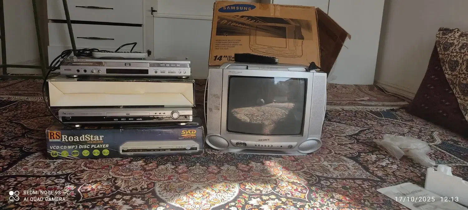 یک عدد تلویزیون و دو عدد دستگاه سی دی|تلویزیون و پروژکتور|پاکدشت, پارچین|دیوار