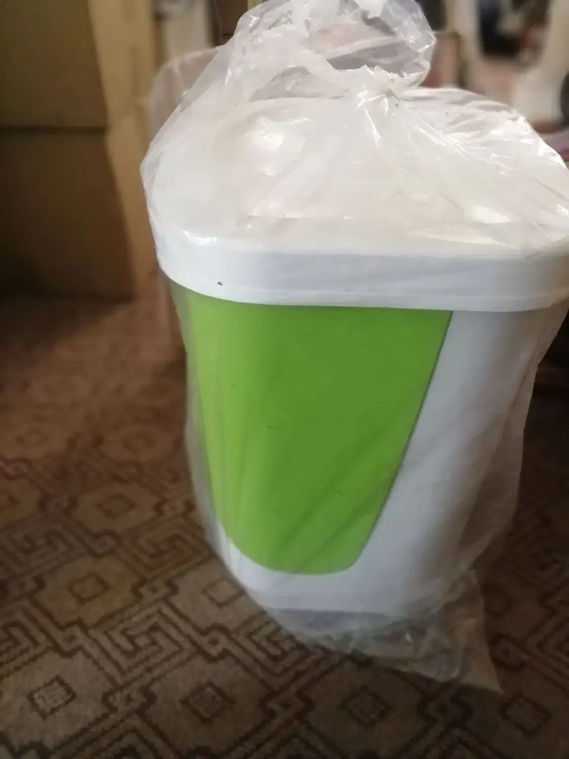 تعدادی اقلام پلاستیک نو نو|ظروف نگهدارنده، پلاستیکی، یک‌بارمصرف|یزد, |دیوار