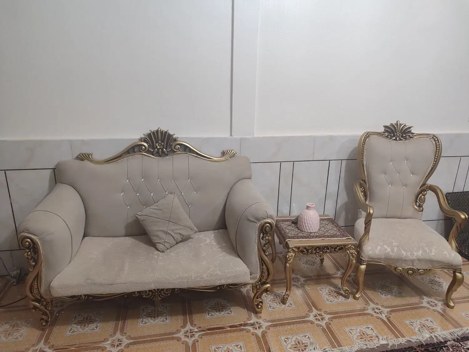 مبل هفت نفره سلطنتی کلاسیک|مبلمان خانگی و میز عسلی|لردگان, |دیوار