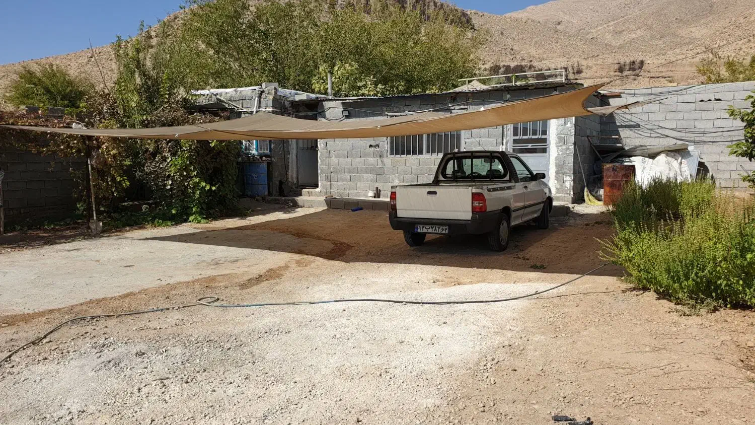 انبار حدود ۱۰۰۰متر بر جاده برق تک فاز و سه فاز|اجارهٔ دفتر صنعتی، کشاورزی، تجاری|شیراز, کفترک|دیوار