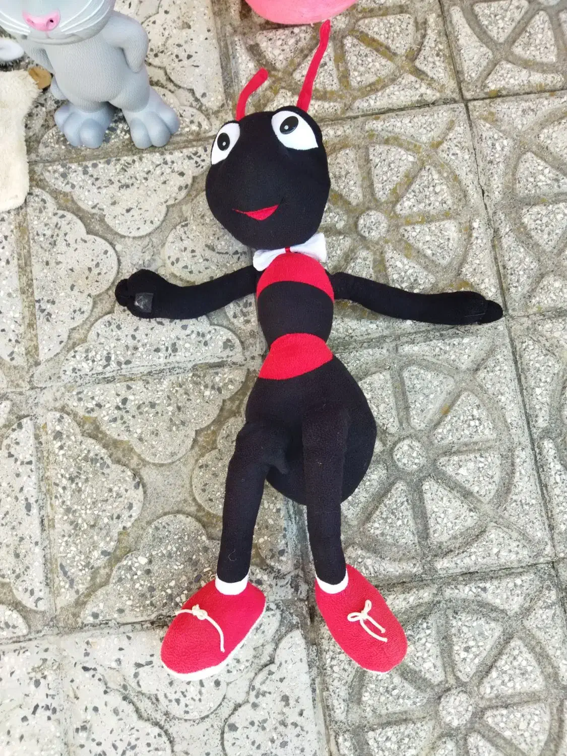 عروسک|اسباب‌بازی بچه|مشگین شهر, |دیوار