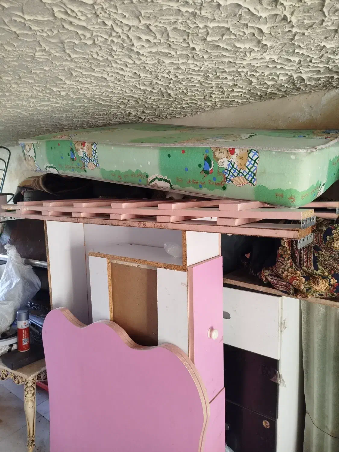 تخت کودک و تشک|تخت و صندلی بچه|آستانه اشرفیه, |دیوار