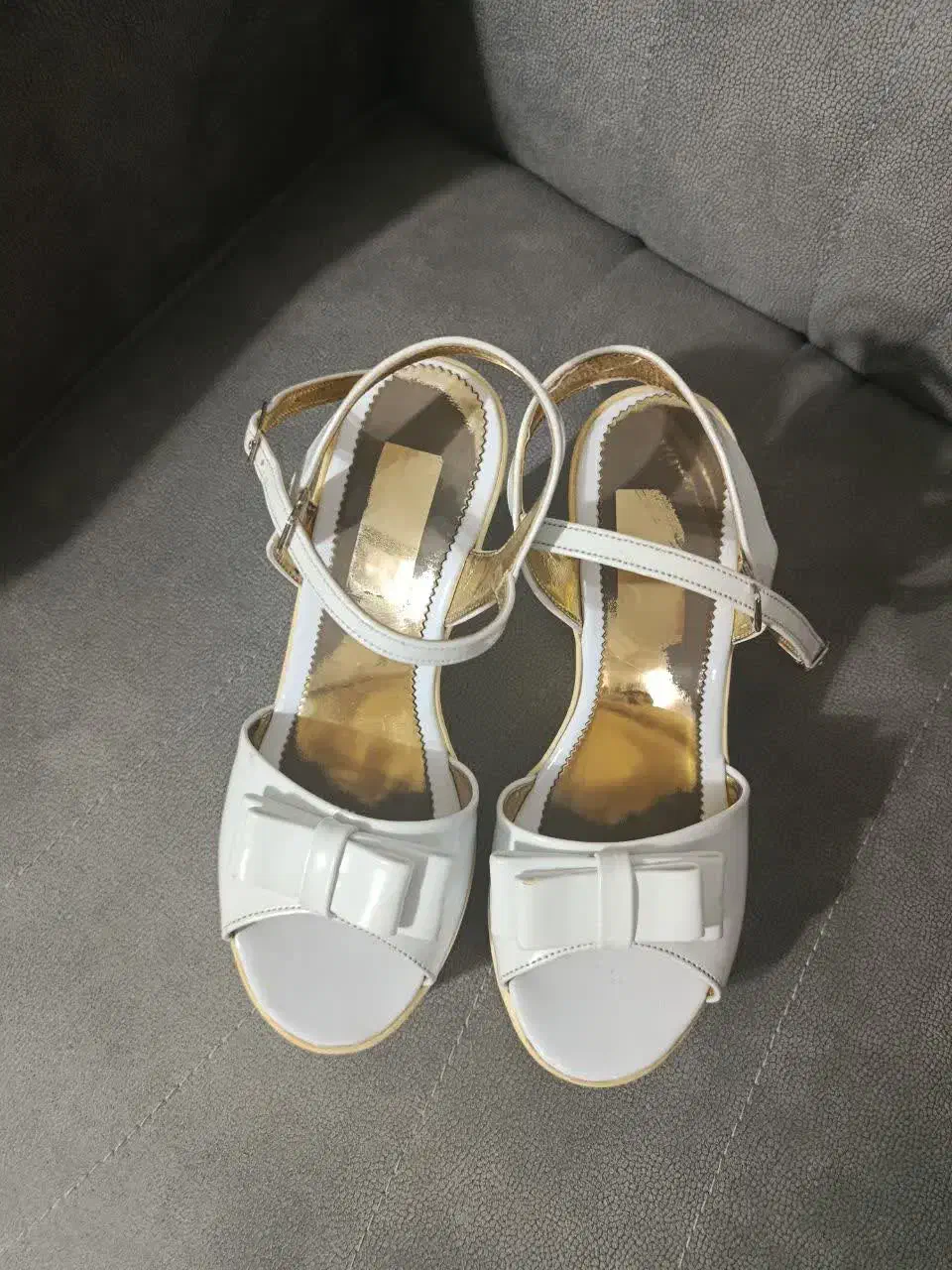 کیف|کیف، کفش، کمربند|قروه, |دیوار