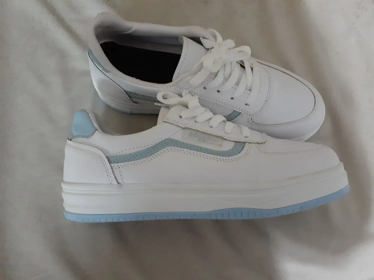 کفش|کیف، کفش، کمربند|اصفهان, سیچان|دیوار