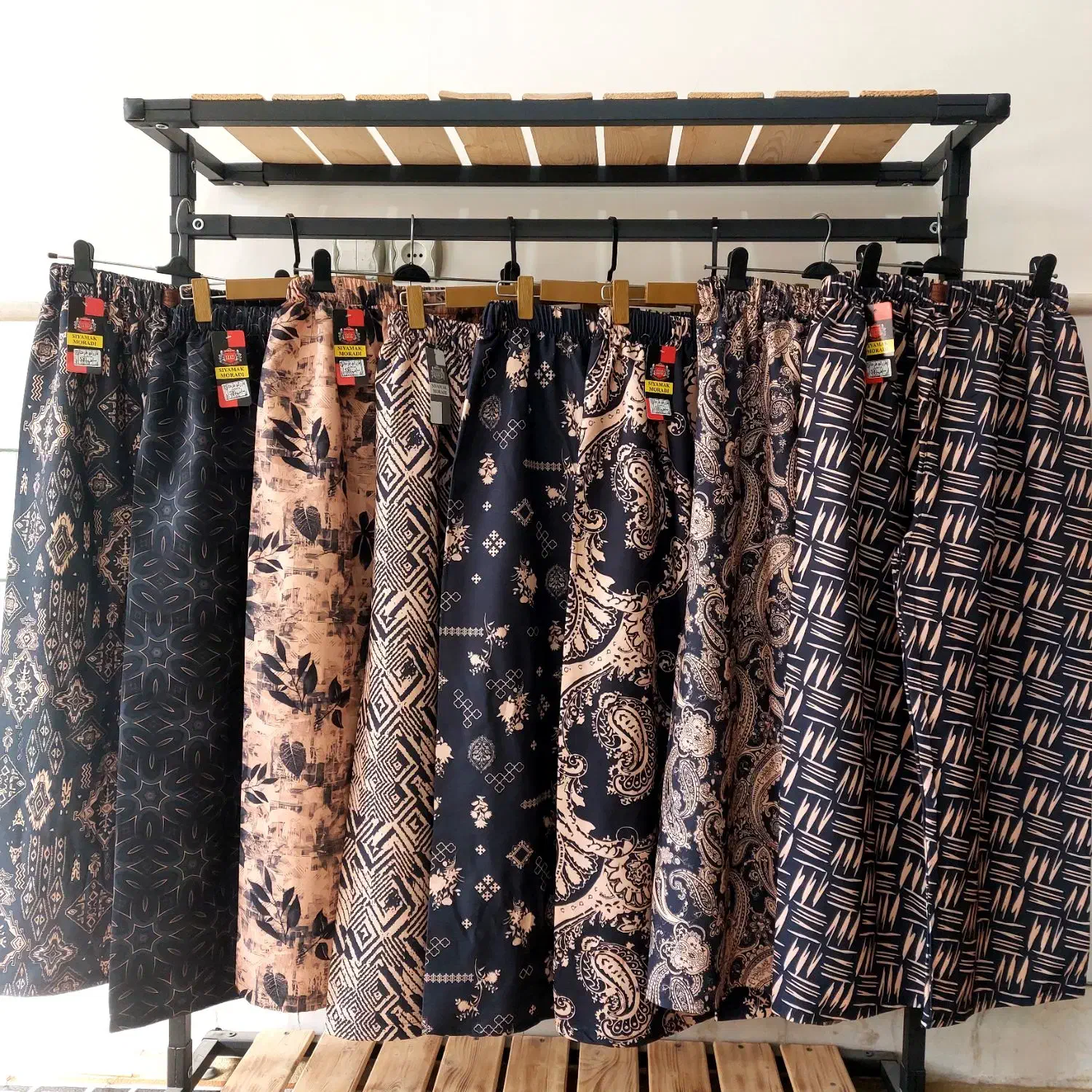 لباس روز مادر|لباس|قم, چهل درخت|دیوار