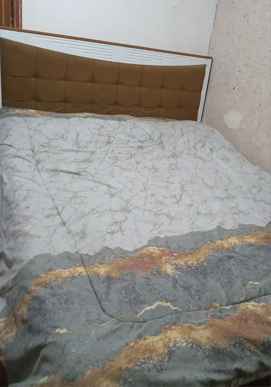 تخت خواب و دوعدد پاتختی|تخت و سرویس خواب|بندر امام خمینی, |دیوار