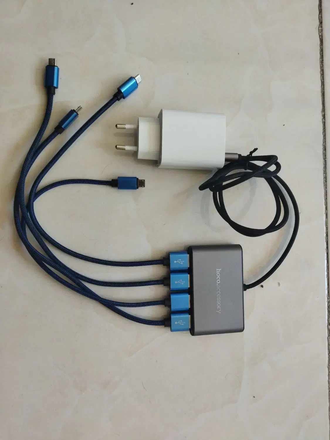 هاب شارژ.  یک به ۴|لوازم جانبی موبایل و تبلت|گلبهار, شهر جدید گلبهار|دیوار