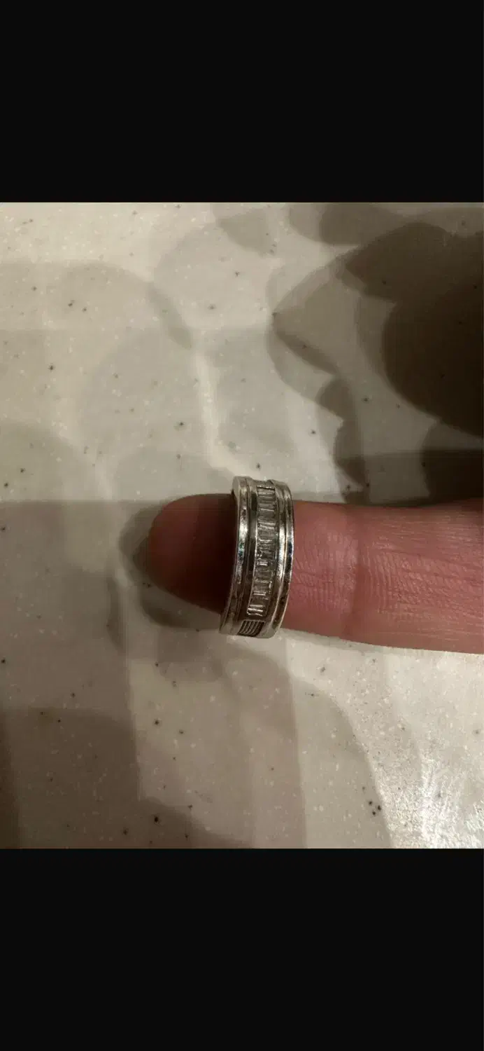 حلقه ازدواج گمشده|اشیا|مشهد, هفت تیر (آب و برق)|دیوار