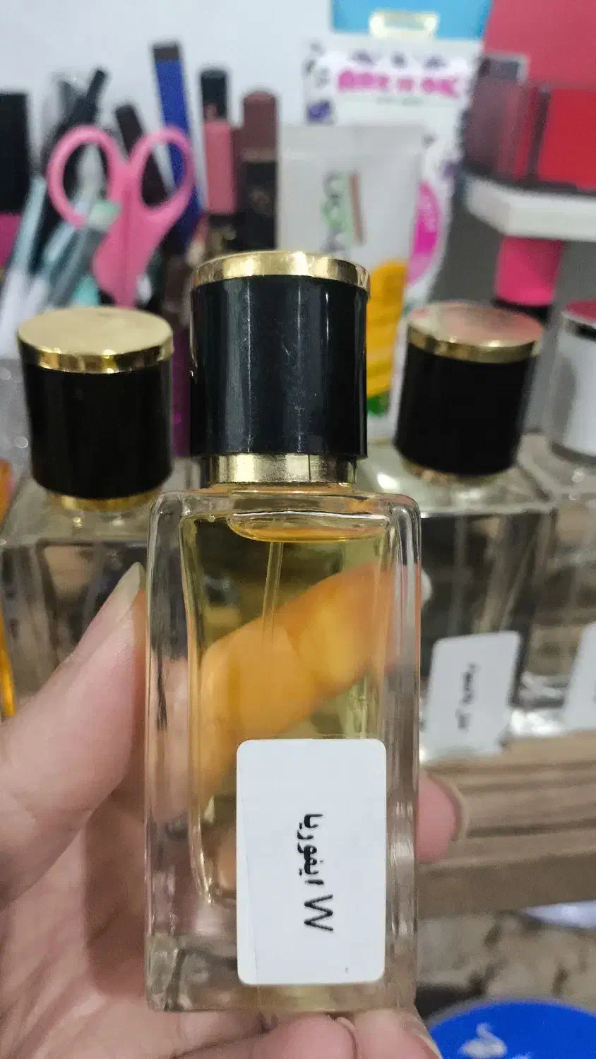 عطر و ادکلن|آرایشی، بهداشتی، درمانی|بندر انزلی, ژاندارمری|دیوار