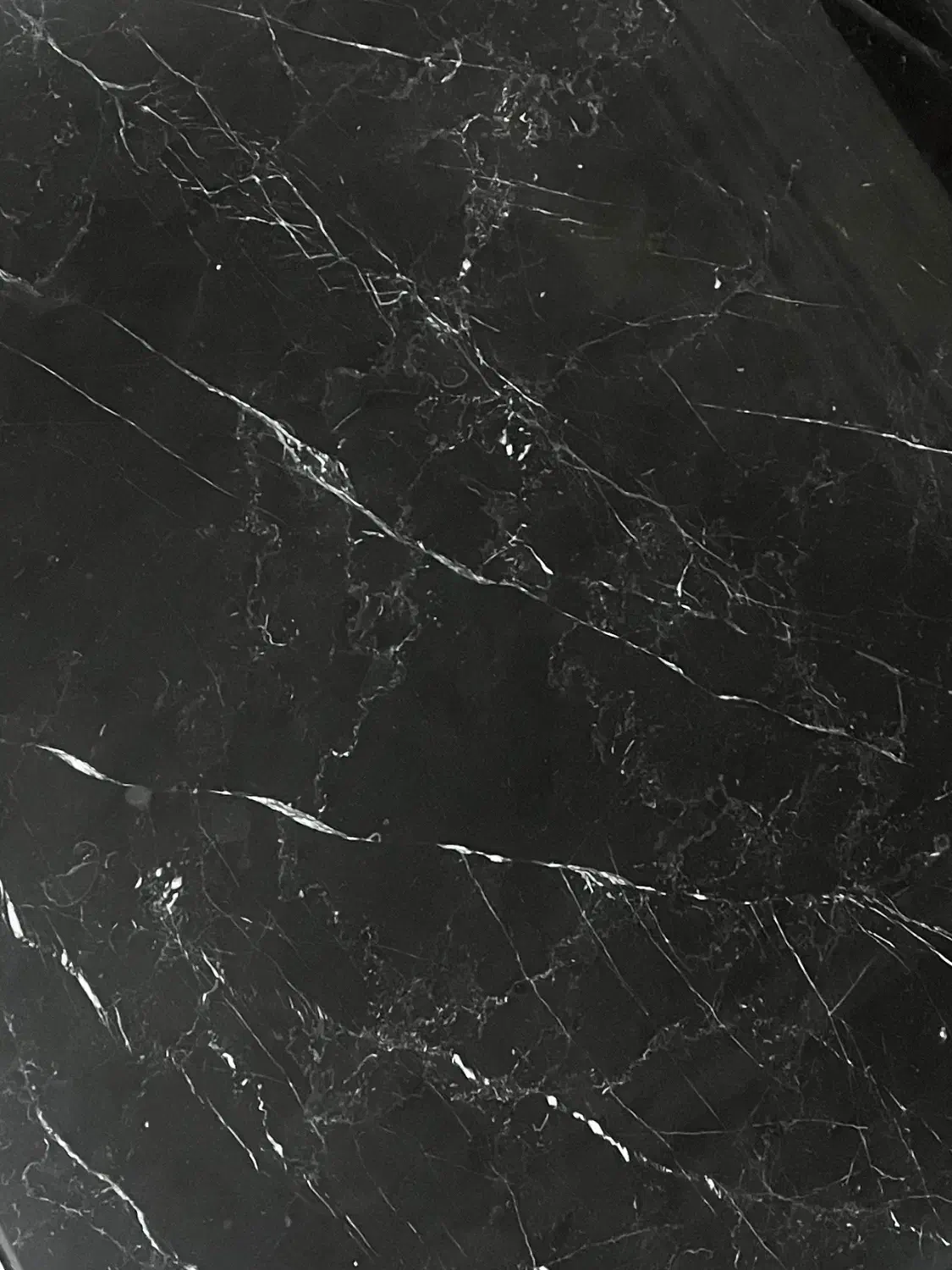 میز سنگی مشکی با رگ های سفید|میز و صندلی غذاخوری|مشهد, شهرک رازی (شهرک غرب)|دیوار