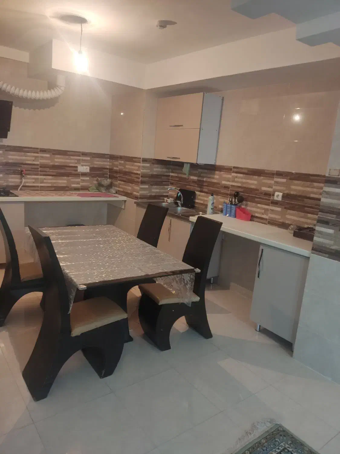 اجاره مبله روزانه/هفتگی آپارتمان گلدشت حافظ شیراز|اجارهٔ کوتاهمدت آپارتمان و سوئیت|شیراز, شهرک بهشتی|دیوار