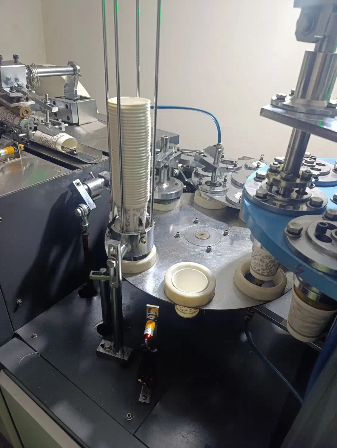 لیوان کاغذی|ظروف نگهدارنده، پلاستیکی، یک‌بارمصرف|اردبیل, |دیوار