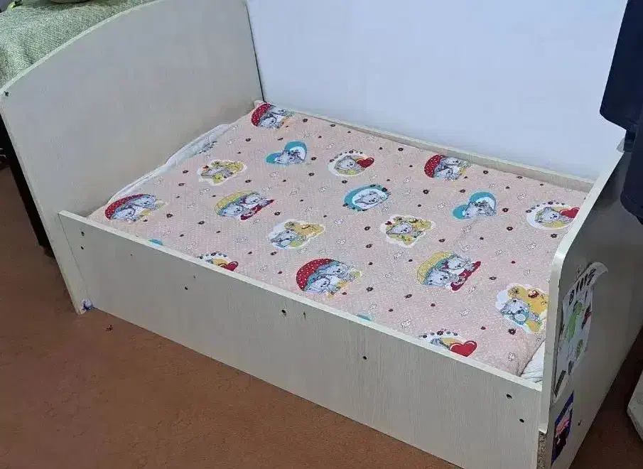 تخت کودک|تخت و سرویس خواب|نیشابور, گنبد سبز|دیوار