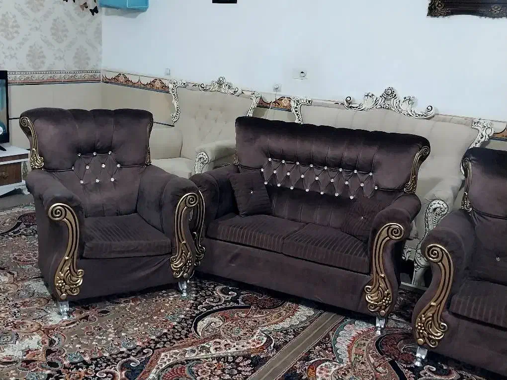 مبل ۷ نفره  قهوه ای همراه عسلی|مبلمان خانگی و میز عسلی|تاکستان, |دیوار