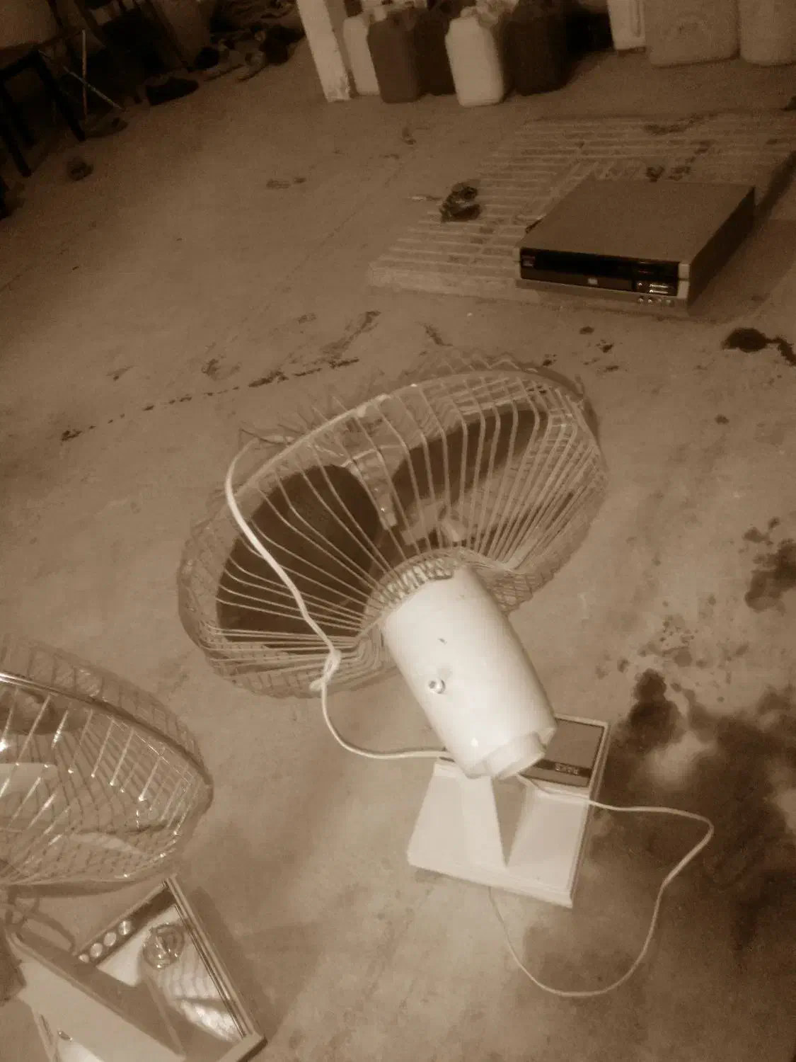 باسلام دوعدد پنگه قدیمی پارس خزر سالم|پنکه و تصفیهکنندهٔ هوا|باسمنج, |دیوار