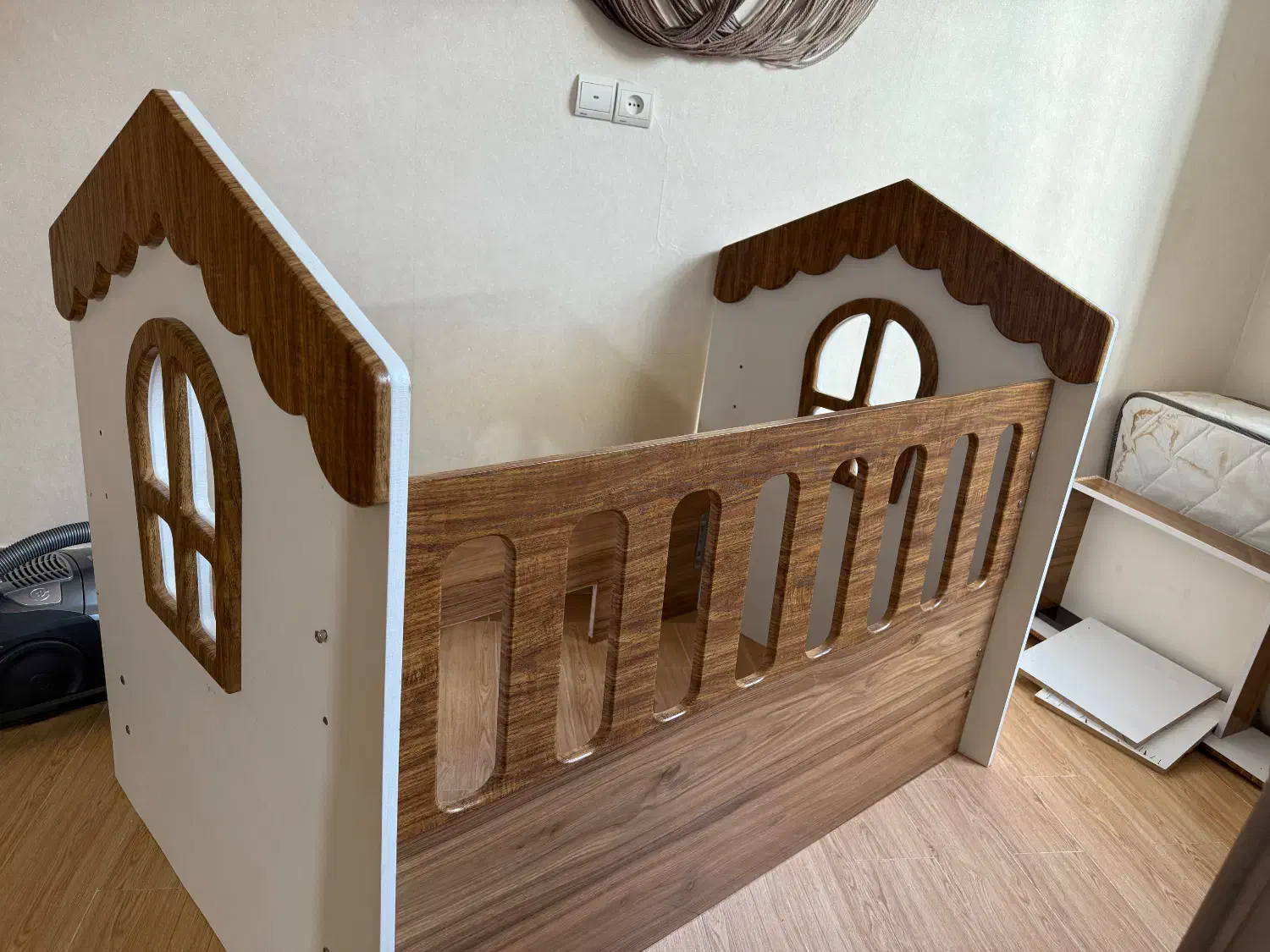 تخت کودک|تخت و صندلی بچه|خرمآباد, |دیوار