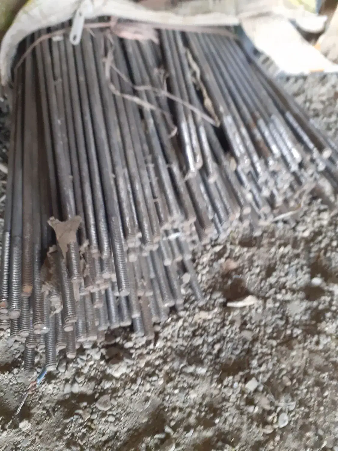 میله های دو سر رزوه دار مخصوص پایه های میز|مبلمان خانگی و میز عسلی|اصفهان, شفق|دیوار