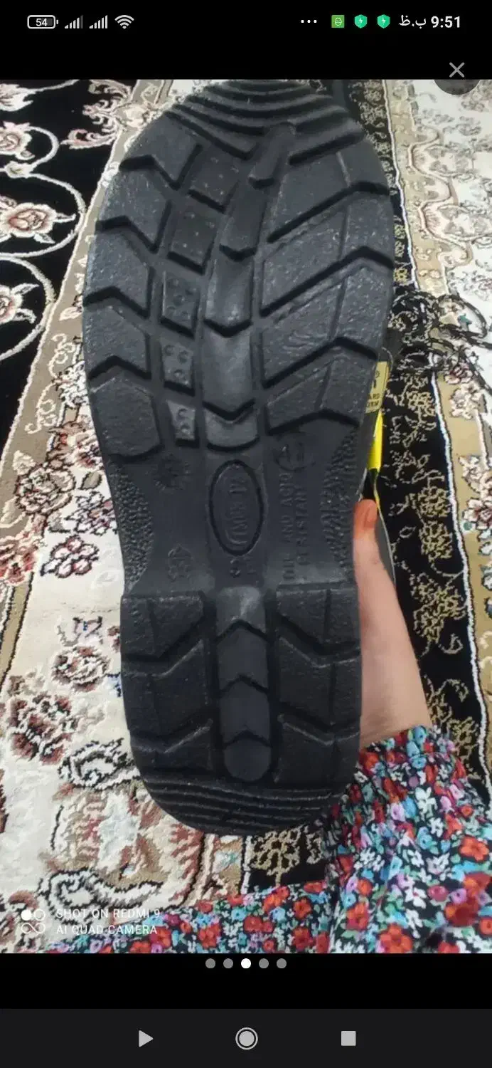 ۱جفت کفش نوک آهنی و دو جفت چکمه های نپوشیده شده|کیف، کفش، کمربند|مریوان, |دیوار