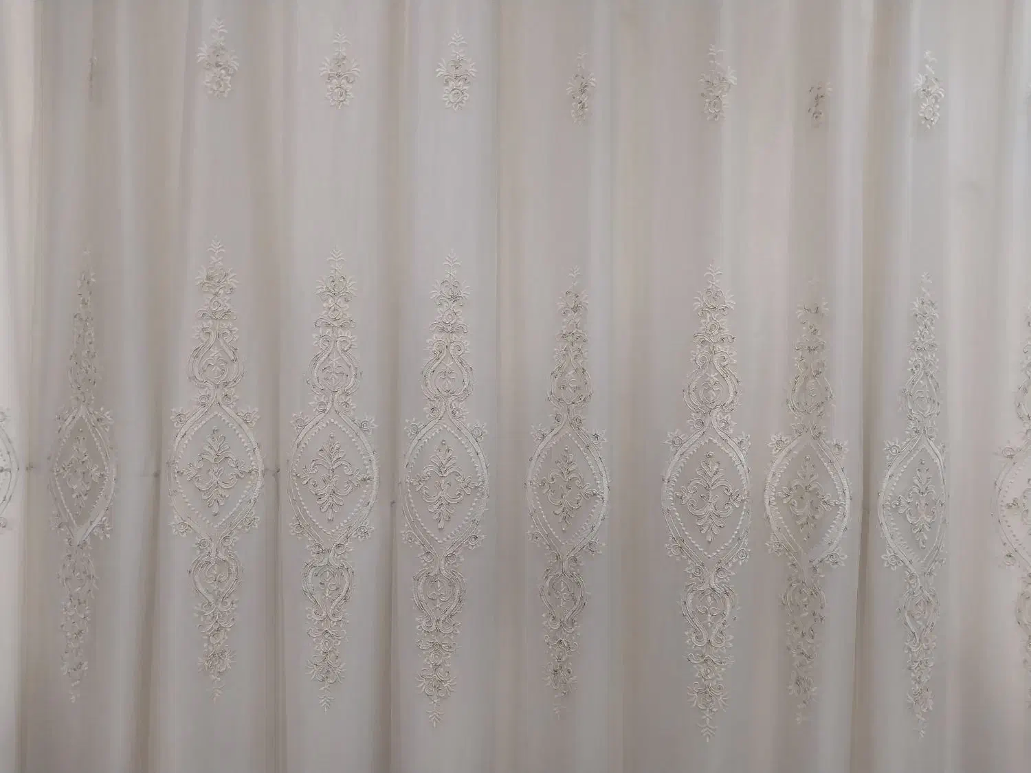 پرده سالن خور سفید طرحدار شاین دار|پرده، رانر، رومیزی|قدس, شهرقدس|دیوار