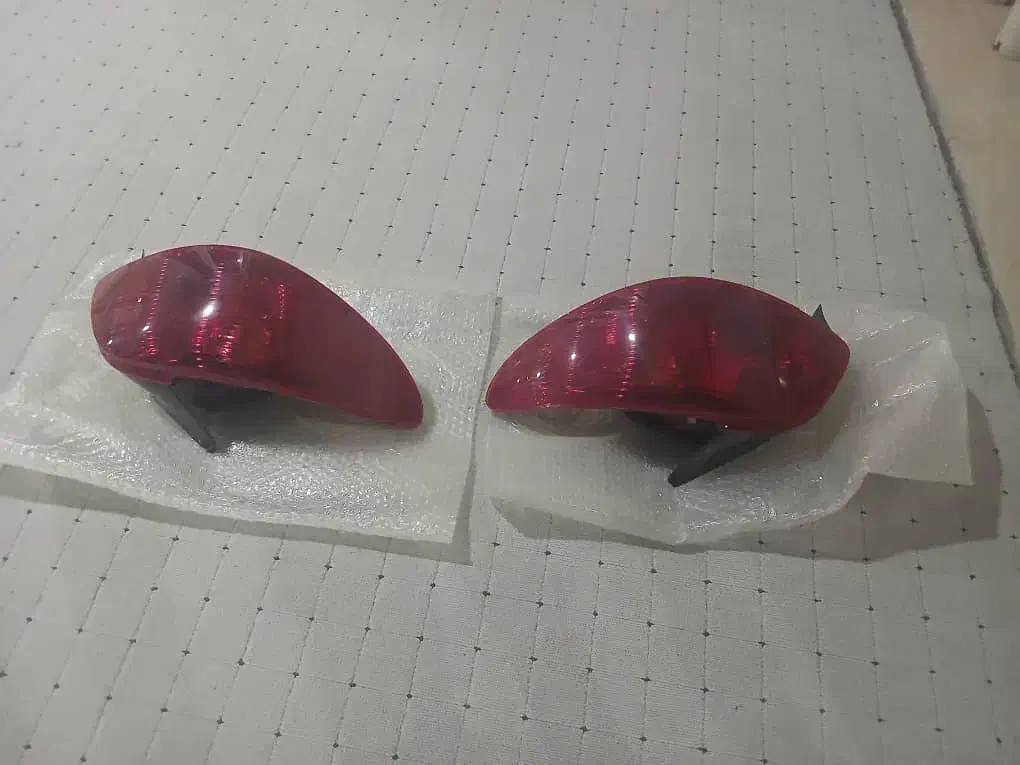 ۲ عدد چراغ عقب ۲۰۶ تیپ ۵ کاملا نو و فابریک کارخانه|قطعات یدکی و لوازم جانبی|رشت, احمد گوراب|دیوار