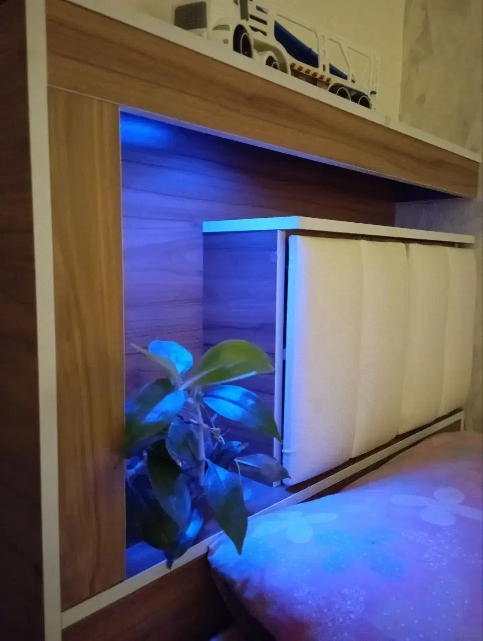 سرویس خواب یک نفره نوجوان|تخت و سرویس خواب|فردیس, منظریه|دیوار