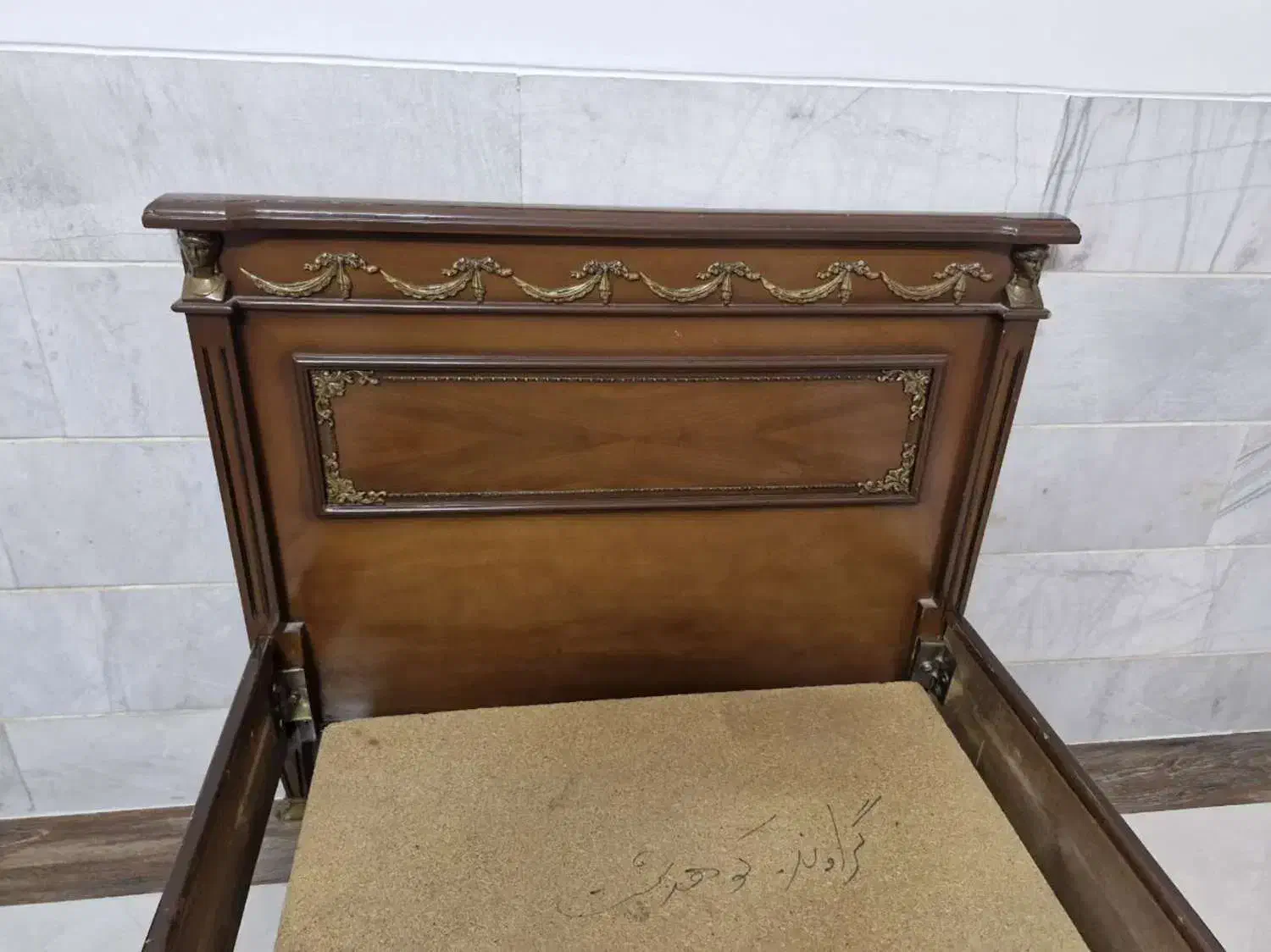 تخت چوبی زرکوب|تخت و سرویس خواب|یزد, |دیوار