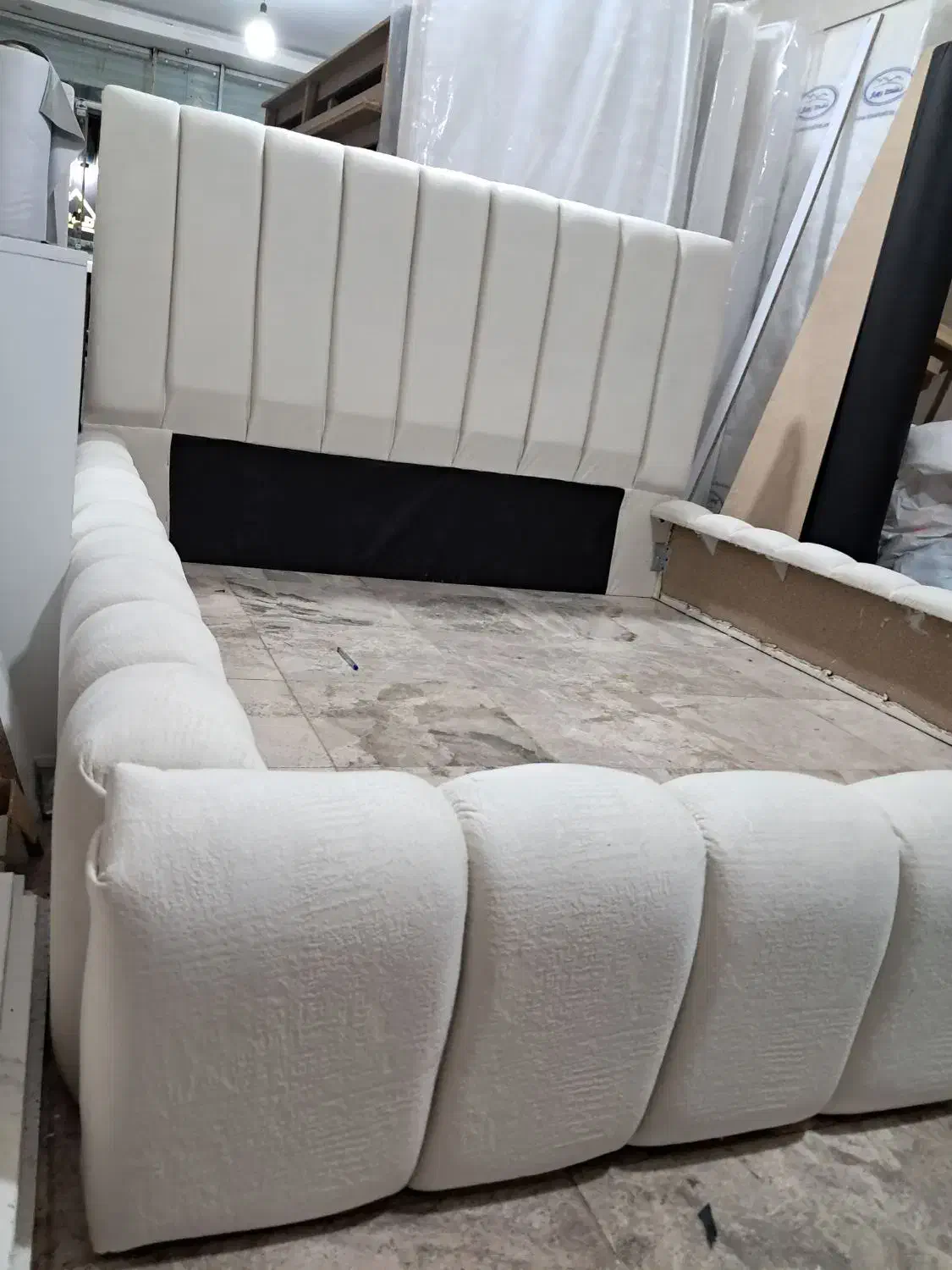 تخت هایه حجیم وپفکی کینگ سایز|تخت و سرویس خواب|مشهد, توس (بلوار توس)|دیوار