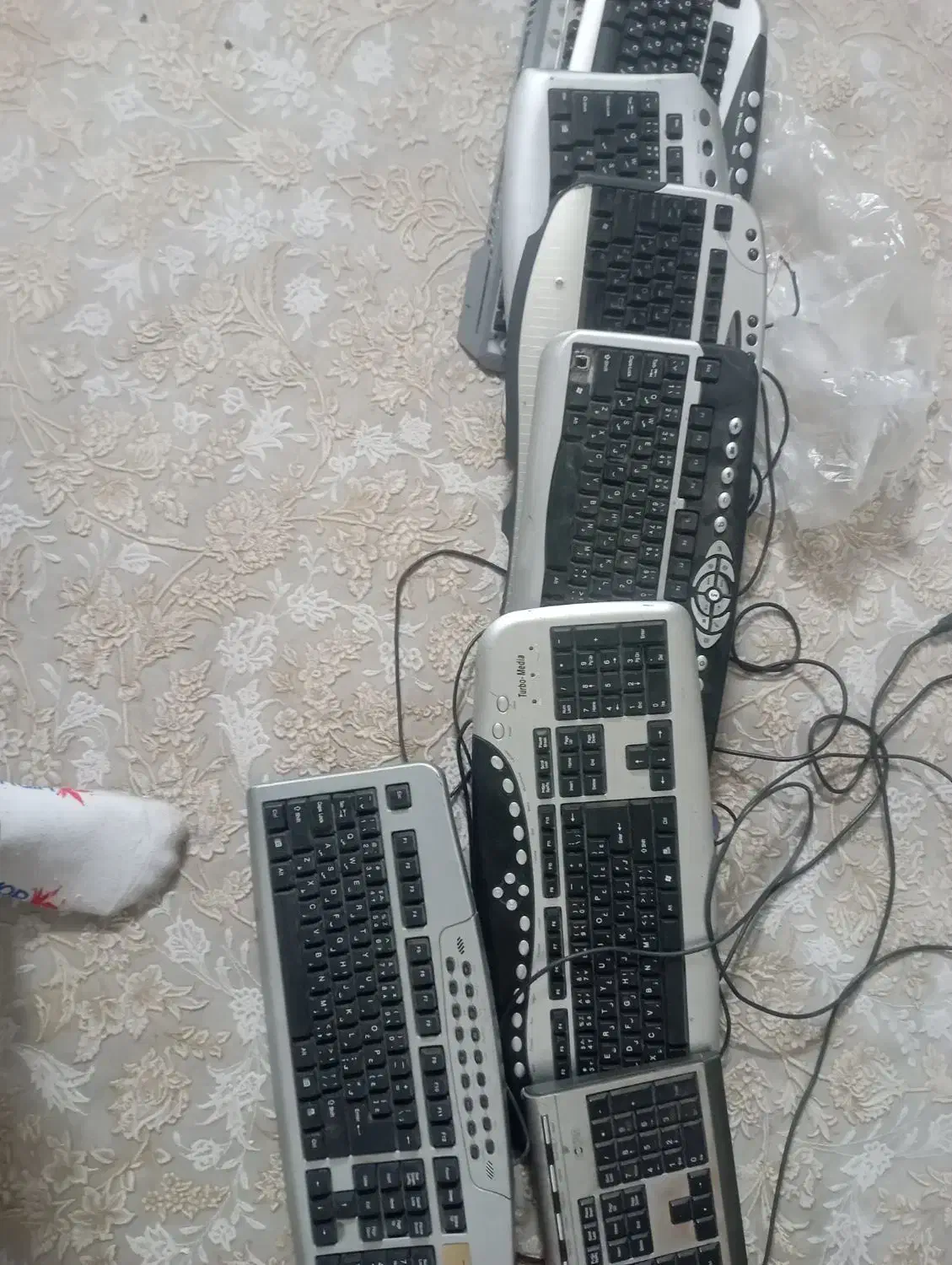 ۸ عدد کیبرو|قطعات و لوازم جانبی رایانه|مشهد, بهمن|دیوار