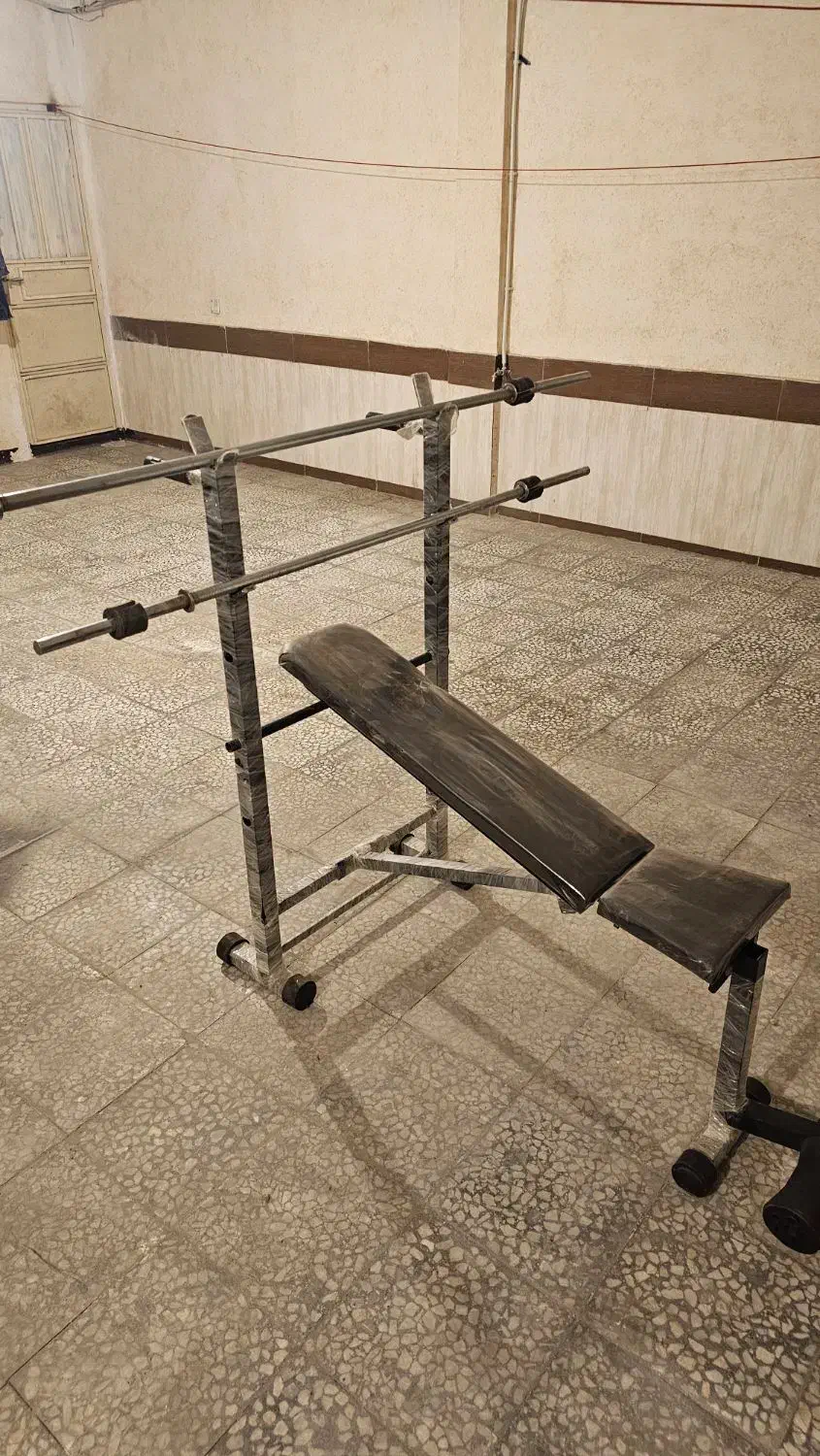 میز پرس به همراه میله هالتر و وزنه و دمبل|تجهیزات ورزشی|خرمآباد, |دیوار