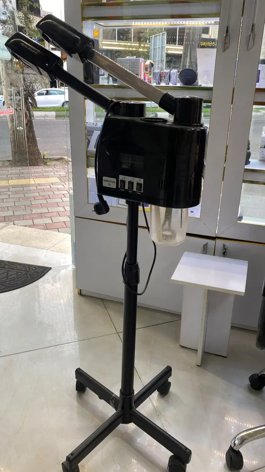 تخت و‌تجهیزات پاکسازی و میزناخن|آرایشگاه و سالن‌های زیبایی|رشت, چله خانه|دیوار