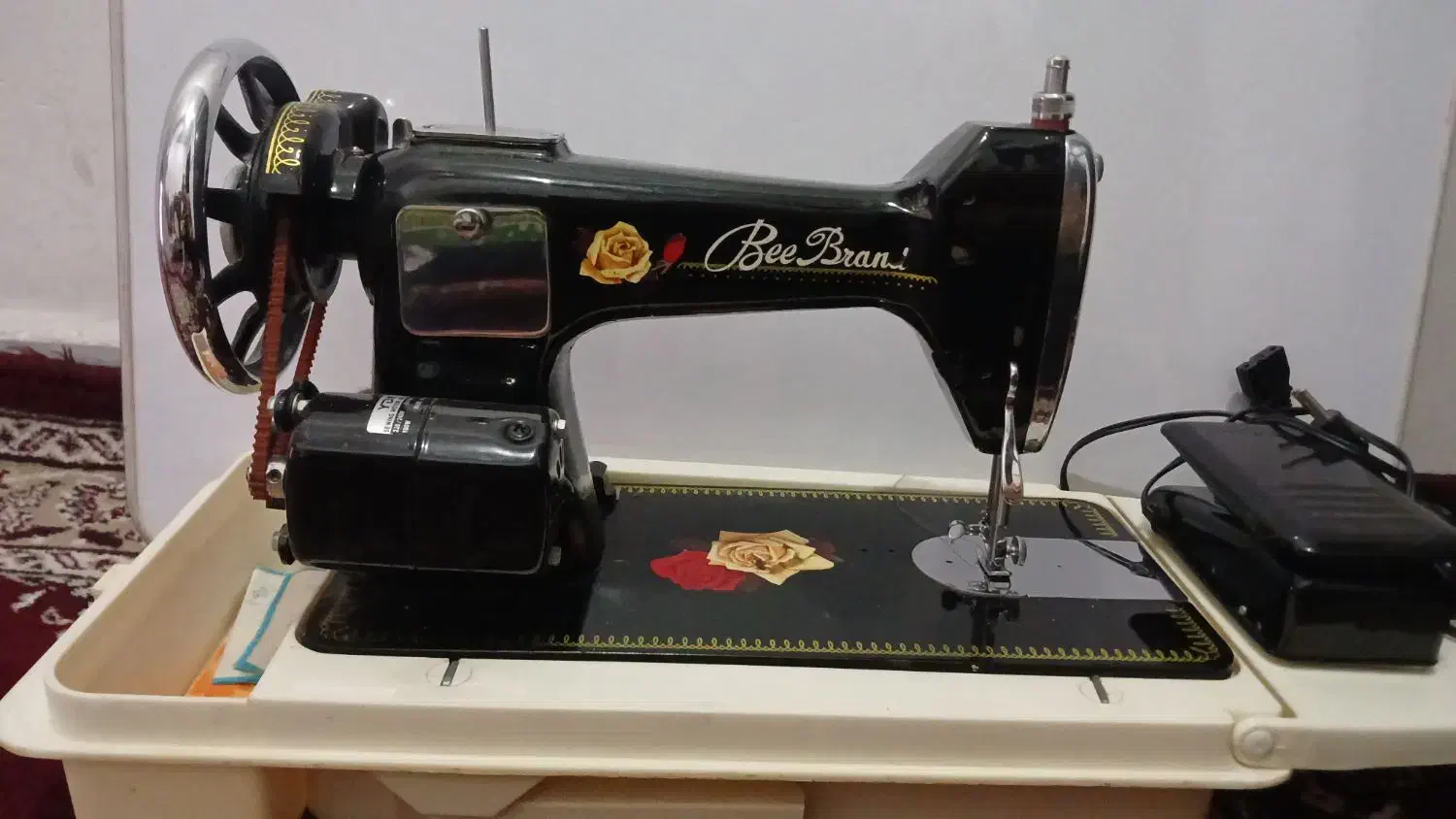 چرخ خیاطی آنتیک و قدیمی|کلکسیون اشیاء عتیقه|نسیم‌شهر, |دیوار