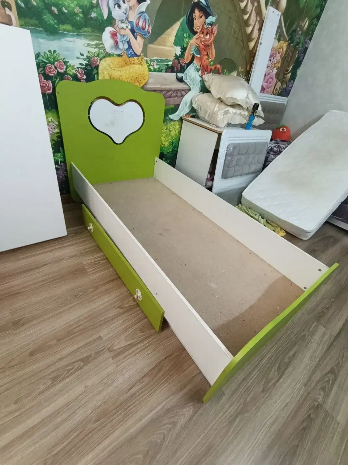 تخت بچه|تخت و سرویس خواب|کبودرآهنگ, |دیوار